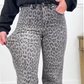 Lässige Damenjeans mit Leopardenmuster